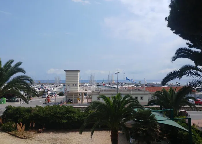 Fontana 56 Lägenhetshotell Marina dʼAndora