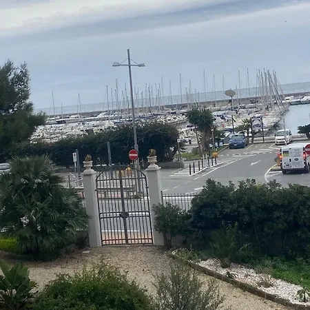 Fontana 56 Aparthotel 3*